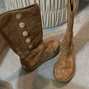 Ugg size 7 - mid calf, light brown boots.